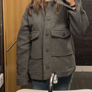 Kappa  - Säljer nu denna fina kappa från Junkyard som jag köpte i våras 💕 säljer då den inte används, superfint skick! 