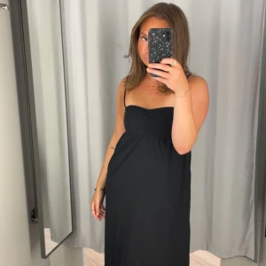 Svart långklänning  - Superfin svart långklänning i storlek xs🩷🙌🏽