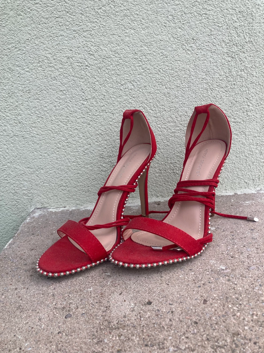 Röda stilettklackar 