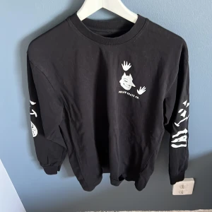 Polar långarmad tröja - SÄNKT PRIS As fet långarmad tröja från Polar som passar mig som är 165 cm lång. Skicket på den här är perfekt. Priset kan vi diskutera.