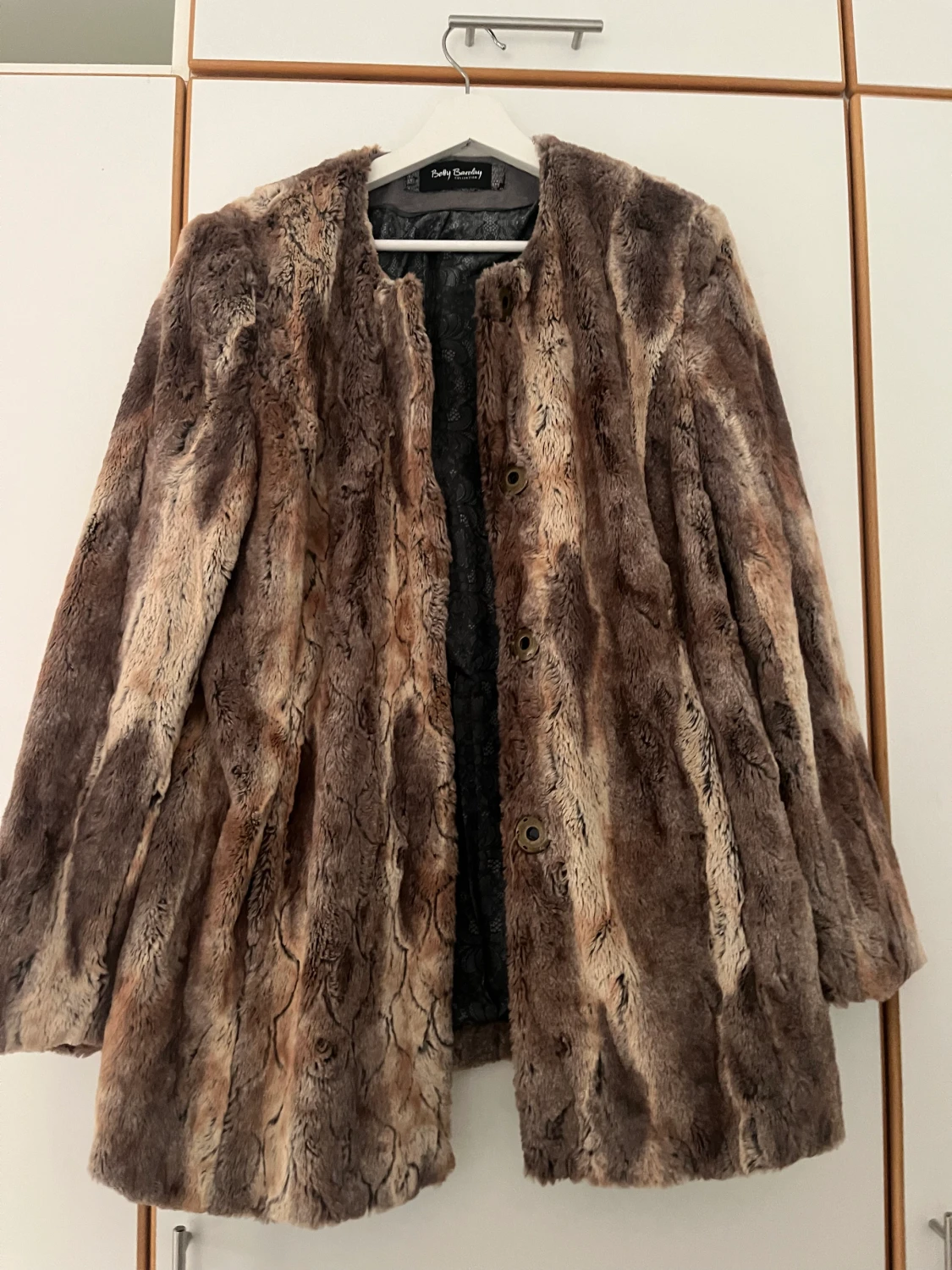 Pälsjacka i storlek M/L