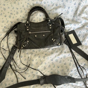 Balenciaga - INTRESSEKOLL på min balenciaga mini city 