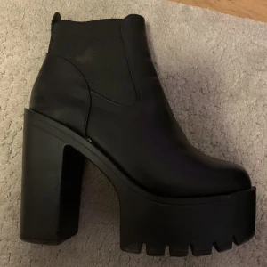 Boots  - Bratz boots block heel stabila 