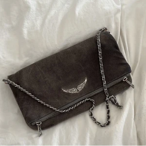 Zadig voltaire väska - Säljer min fina zadig väska då den ej kommer till användning längre💓skriv privat för fler bilder eller frågor, köpare står för frakt!