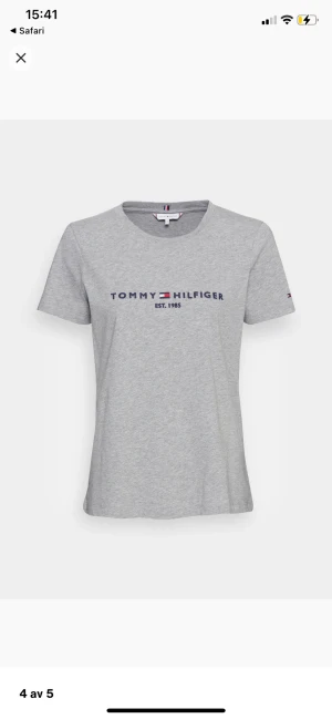 Tommy hilfiger tröja - Grå T-shirt från Tommy hilfiger, som nyskick. Nypris 600! Pris går att diskutera 