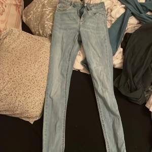Säljer ett par ur snygga jeans från Gina trico och dessa var ett väldigt omtyckte jeans hos mig!!! 