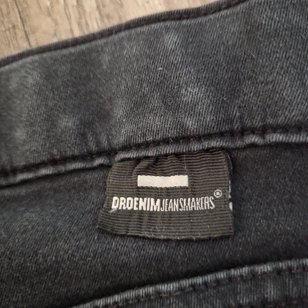 Säljer dessa jeans då jag inte använder dem längre. Lite användna men ändå i gott skick.. Jeans & Byxor.