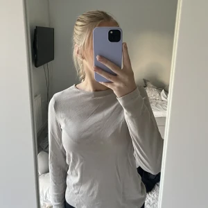 Tröja  - Säljer denna jätte fina beiga tröjan från lager 157! Skriv privat för fler bilder och information💓