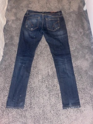 Dondup jeans - Dondup jeans i storlek 30, bra skick  inga hål eller liknande. Kommer med prisförslag!💯