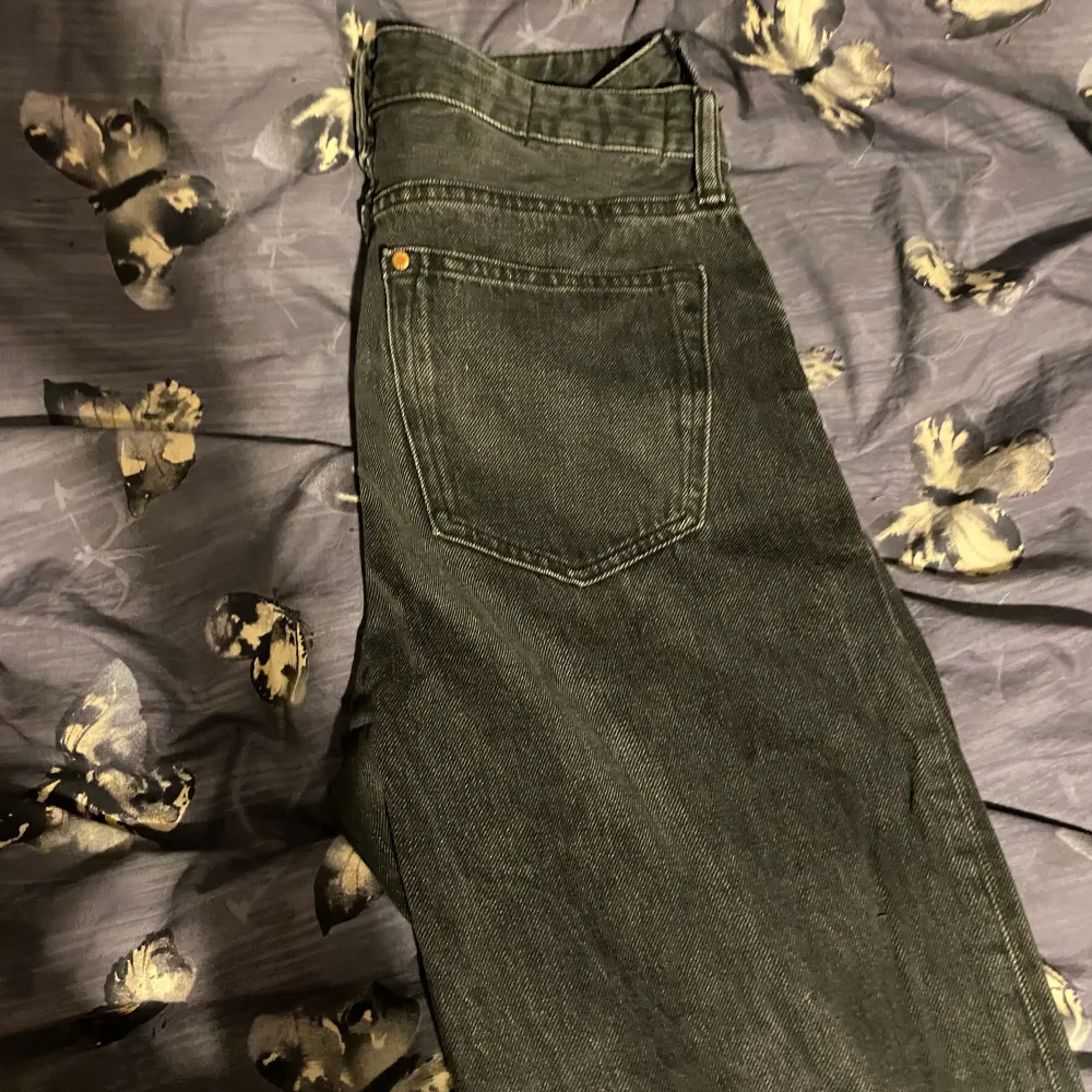 Baggy jeans från hm manavdelingen, köpte för 400. Jeans & Byxor.
