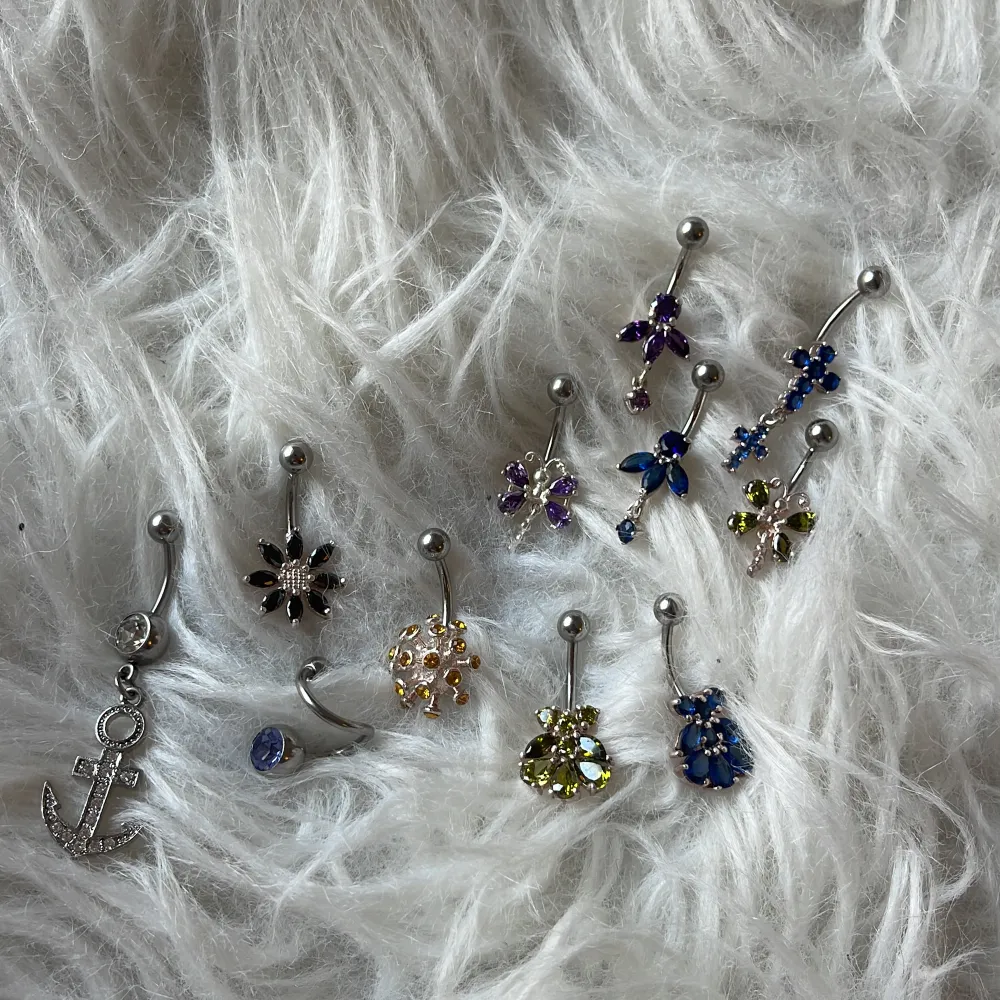 Piercingar i olika modeller. Säljs i 3 pack, välj 3 valfria för totalt 150kr. Säljer ej 1 och 1. Minst 3 ❤️. Asusteet.
