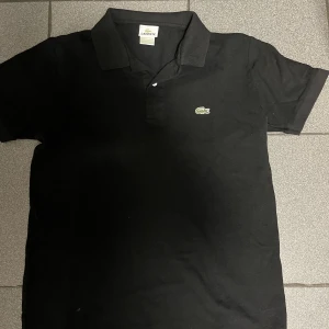 Lacoste Piké  - Helt ny Lacoste piké tröja som har använts 3-4 gånger Max som ny men har slutat använda den.