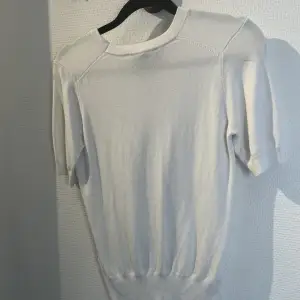 Säljer denna fina tröjan från zara, den är använd fåtal gånger och säljer nu då den inte används. 