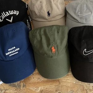 Keps - 6 olika kepsar, säljs då dem inte kommer till användning. 250 kr/st