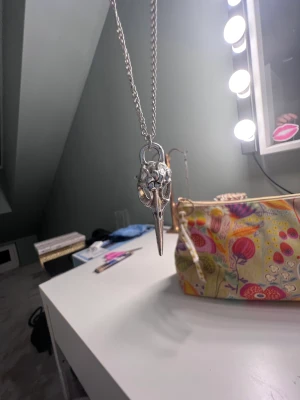 Halsband - Säljer detta coola halsband!!🥰