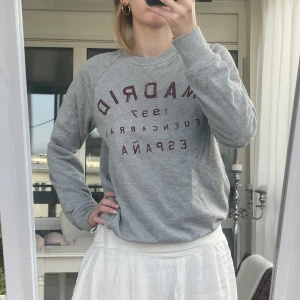 Collegetröja från primark - Trycket e lite slitet så säljer billigt! Från herravdelningen i strl xs