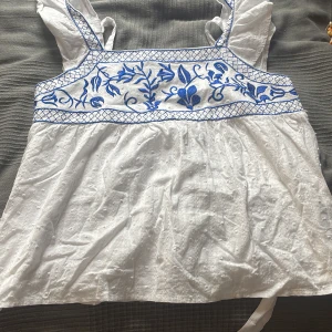 Sommarblus  - Aldrig använd, varför jag säljer den, passar inte direkt mig