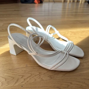 Klackskor - Klacken är ca 5 cm, endast använda en gång på min bal, annars har de bara stått i en garderob !! 🫶🏼