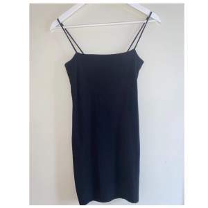 Svart tight klänning från GinaTricot 🖤 Använd några få gånger 🥰