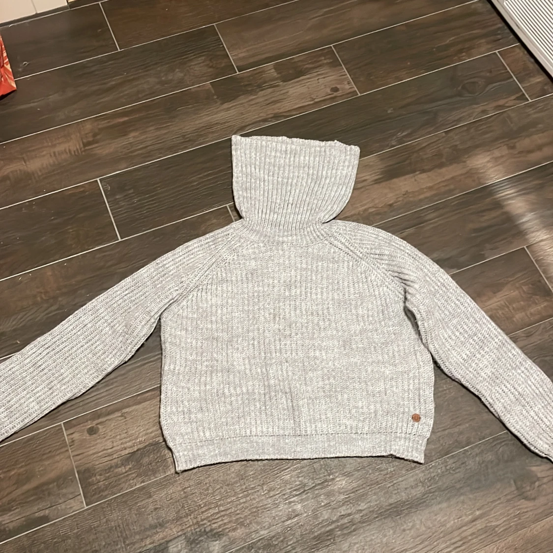 Stickad tröja med krage