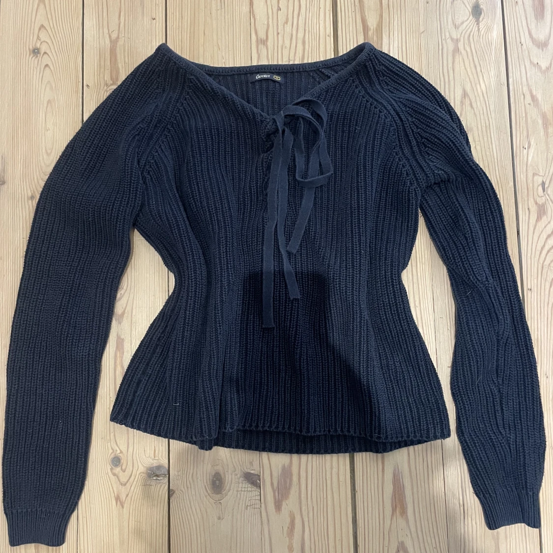 Stickad tröja med knytning - 90