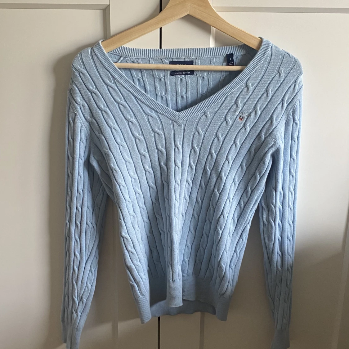 Ribbstickad v-ringad tröja - 90