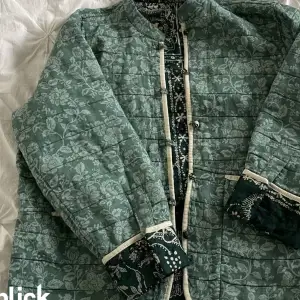Söker den här jackan från Zara i S/M om någon har en i fint skick som vill sälja! 