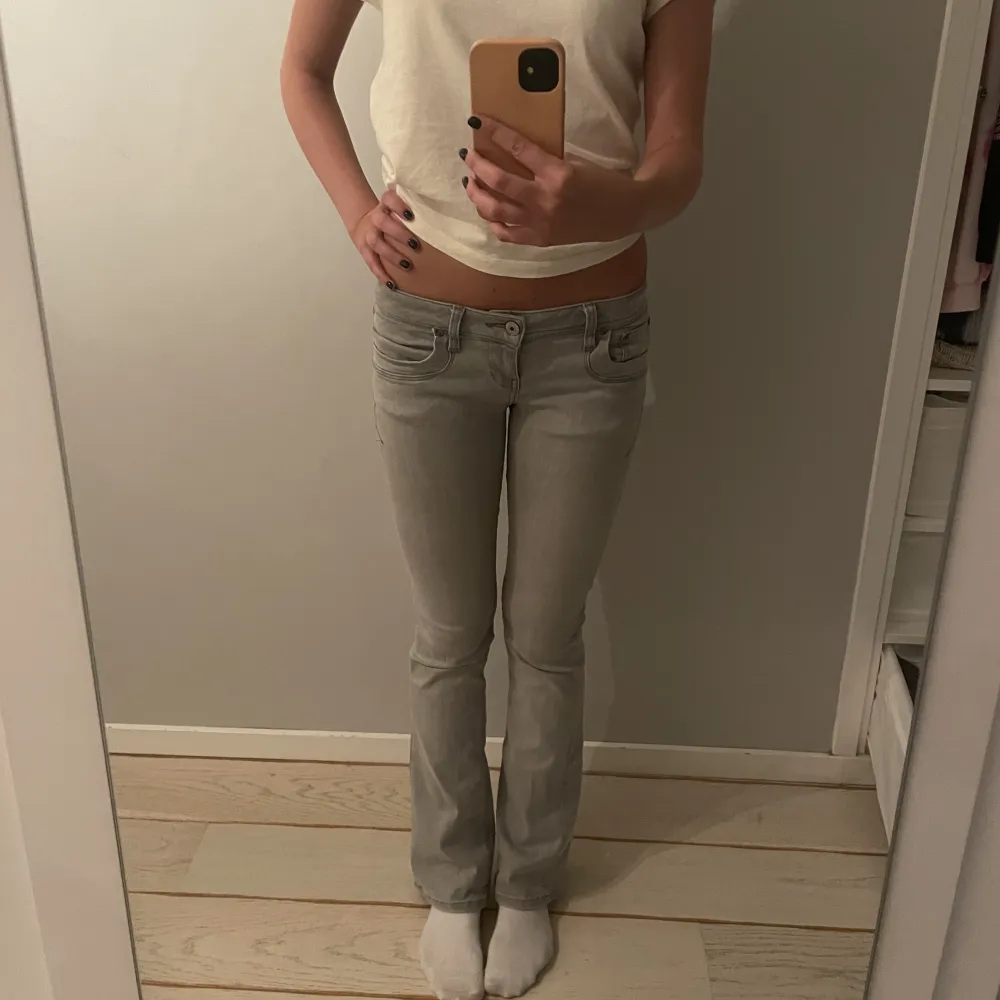 Grå bootcut jeans från LTB i ny skick💗. Jeans & Byxor.