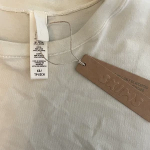 Skims tshirt - Helt oanvänd tshirt från Skims i modellen Cotton Jersey. Säljer pga att jag har flera st 💕