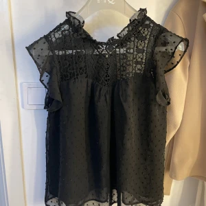 Blus  - Fin blus i nyskick, skriv privat för mer bilder 