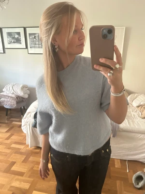 3/4 ärm tröja från &otherstories  - Så najs ljusblå färg!