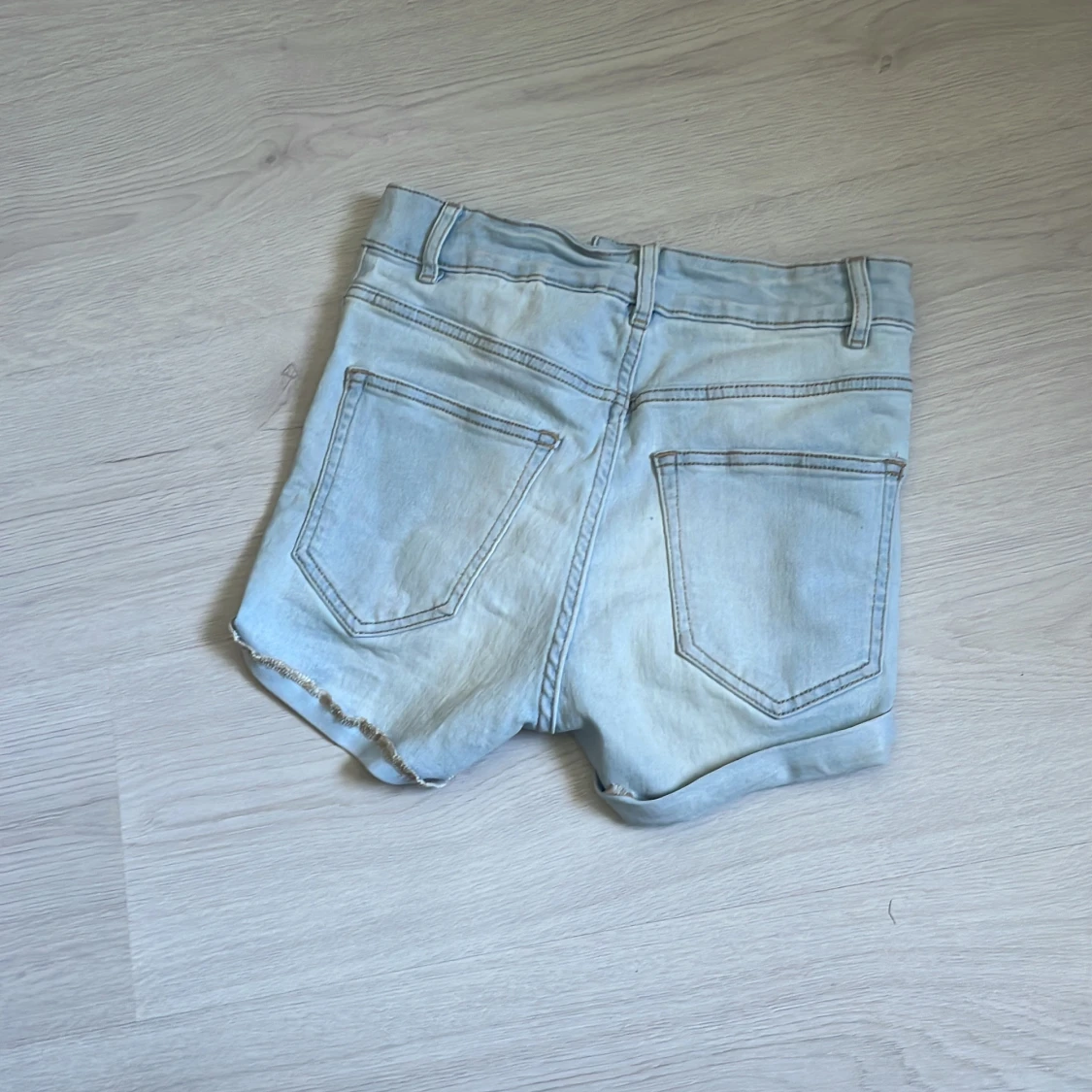  Ljus blåa shorts  - 90