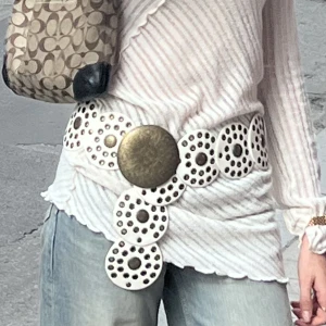 Vit bälte  - Trendigt bälte, använt en gång