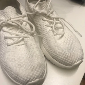 Skor - Jag har använt dessa som inneskor, sitter bra och är bekväma. Dem är storlek 36 men skulle säga dem passar även 37. 