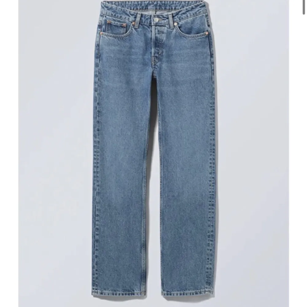 säljer jeans som inte kommer till användning längre🤍. Jeans & Byxor.