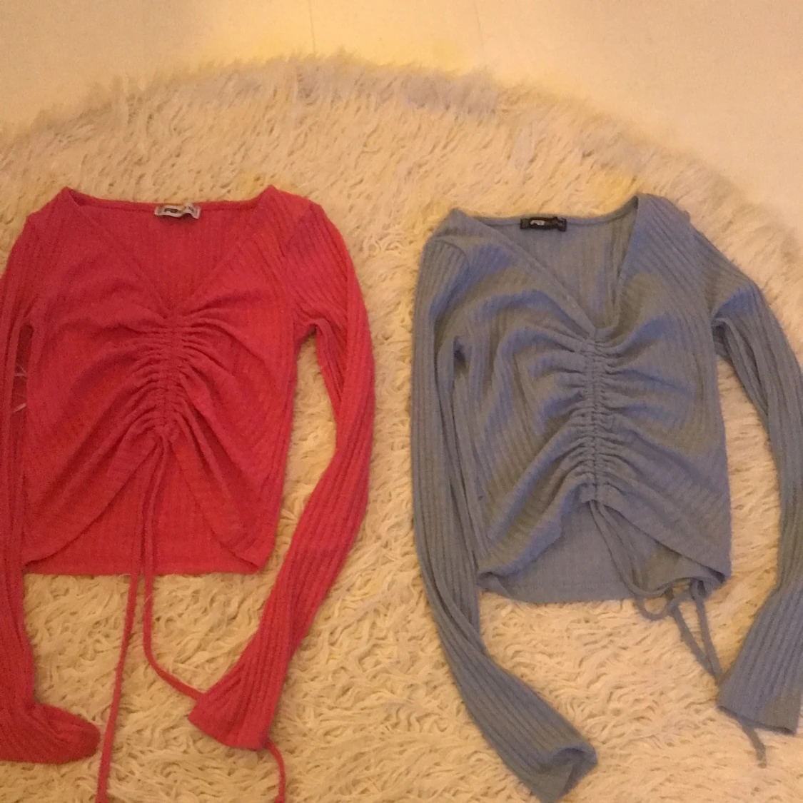 Fina tröjor. Kan köpas dom två eller en o en.🤙❤️