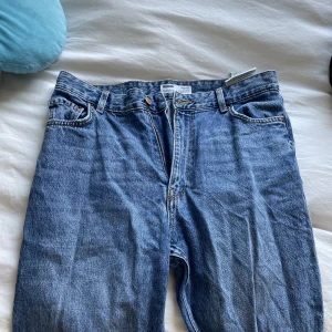 Jeans BERHSKA - Väldigt sköna, snygga jeans 