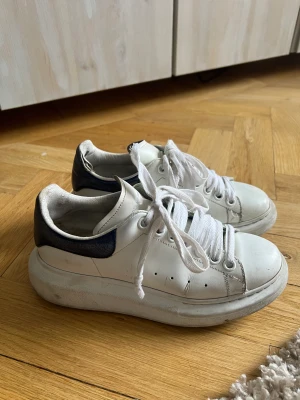 Alexander mqueen sneakers - Size 37 Äkta men Inte original skosnören  Använt skick