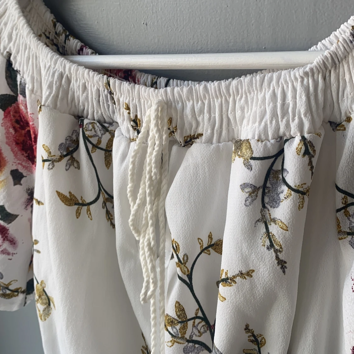 Vit & blommig jumpsuit - 90