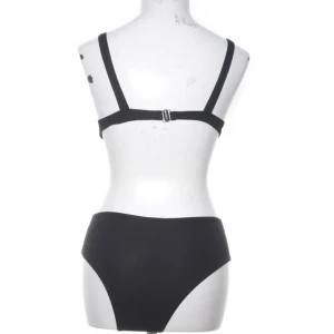 Svart bikini - Svart bikini som inte kommer till användning! 👙 ☀️ 