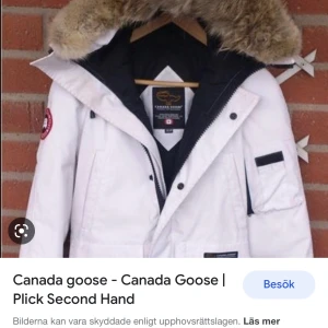 canada goose jacka - säljer min canada goose jacka för den inte kommer till användning, storlek M men passar som S, skriv för att få bilder på den❤️den är äkta!