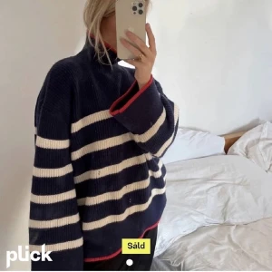 Zara randig tröja  - Säljer denna tröja ❤️ om du har ” paxat” den skriv till mig❤️ annars skriv till mig om ni vill köpa❤️ köpt för 399❤️ skriv till mig om du känner igen annonsen  