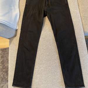 Jeans i fint skick från Tiger of Sweden, style ”Rex”. W32 L32.