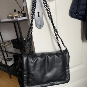 Handväska  - Från hm!