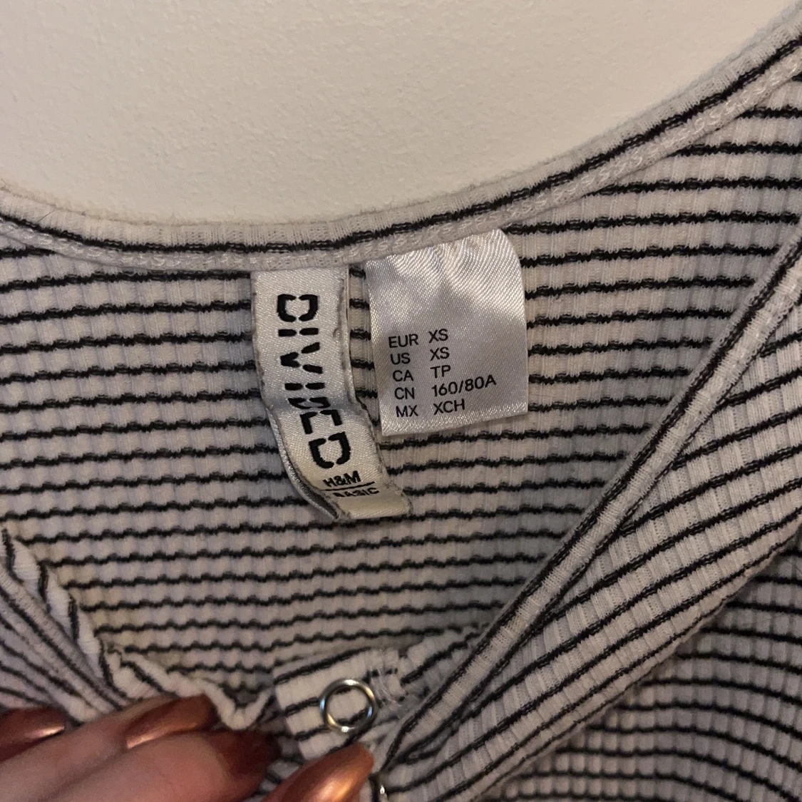 Randig top i svart och vitt - 91