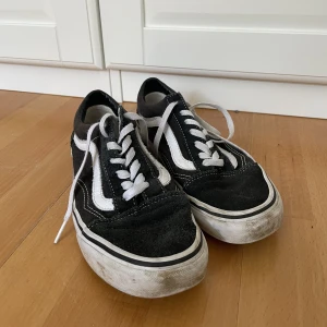 Vans - Vans skor i storlek 37