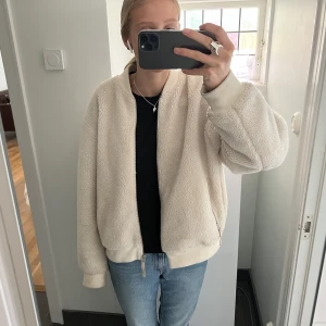 Teddy jacka!! - Så skön Teddy jacka från & other stories💟Bra skick! nypris 900kr 