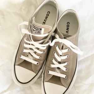 Converse low plattform  - Sneakers i tyg bra skick