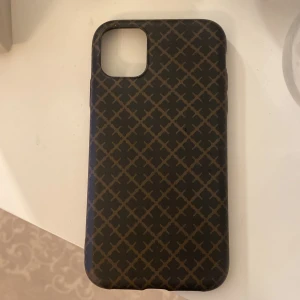 By malene birger skal  - Superfint äkta skal i nyskick för iphone 11, älskar detta skal men ska byta telefon så måste även byta skal🥺