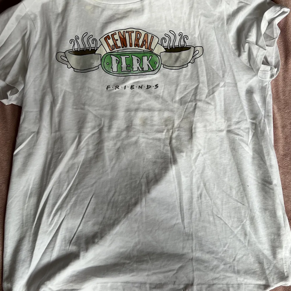 Central Perk tröja. . T-shirts.